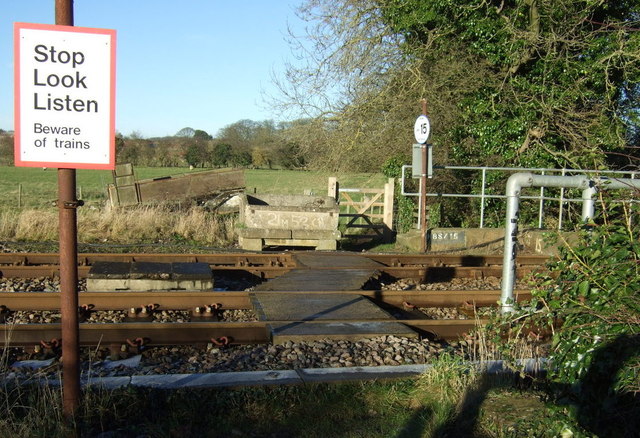 Railway crossing on the footpath to Nafferton Village