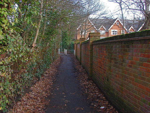 Walkway from Lonsdale Road