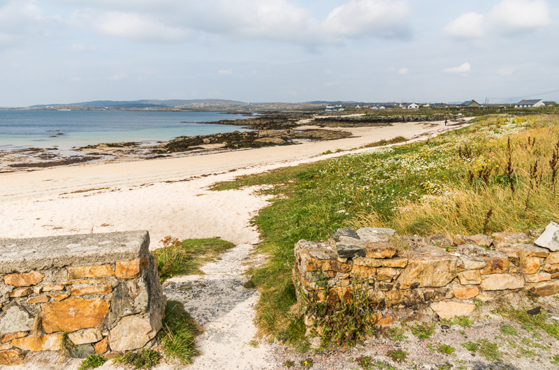 Beach near Ballyconneely © Ian Capper :: Geograph Ireland