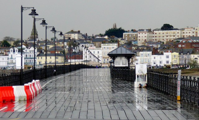 Wet Sunday afternoon on Ryde Pier