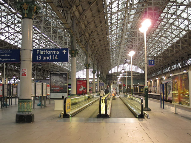 Travelator At Manchester Piccadilly © Stephen Craven Cc-by-sa 2.0 