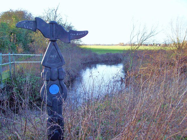 Signpost at Boveney Ditch