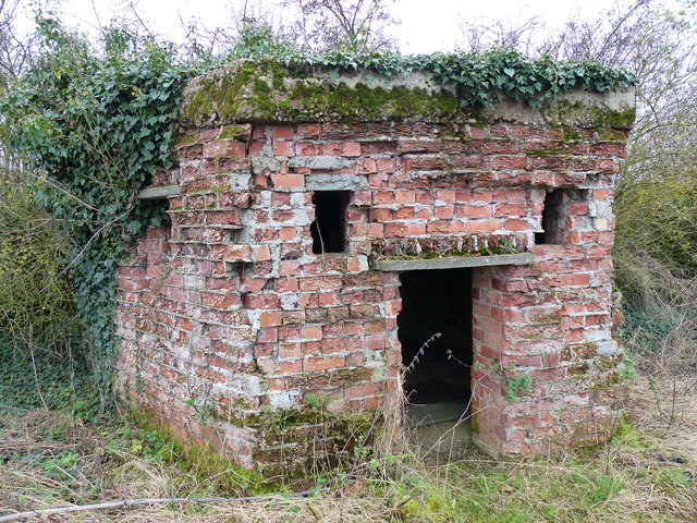 English 1941 hexagonal type 22 pillbox... © Ian Ross cc-by-sa/2.0 ...