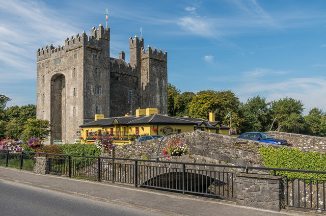 Bunratty Castle, Durty Nelly's and Bunratty Bridge