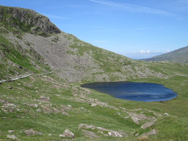 Llyn Teyrn and the Miners Track