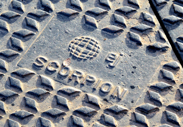 EJ "Scorpion" access cover, Belfast - January 2015(2)