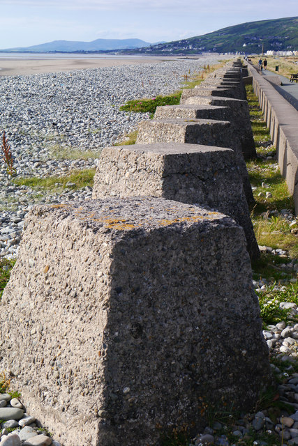 Anti-tank blocks on the beach at Fairbourne