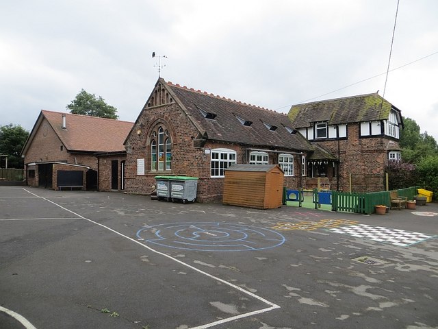 Whitley Village School © Richard Webb cc-by-sa/2.0 :: Geograph Britain ...