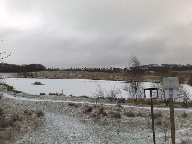 Bateswood Country Park: frozen lake