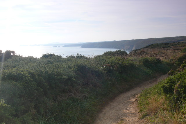 Llwybr Arfordir Sir Benfro / Pembrokeshire Coast Path