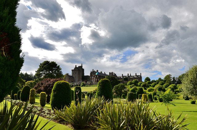 Drummond Castle Gardens © Michael Garlick cc-by-sa/2.0 :: Geograph ...