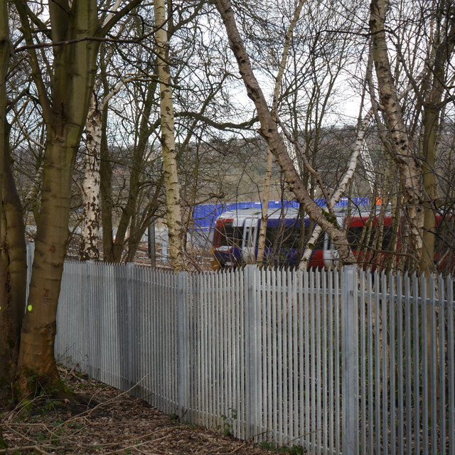 New fence for new Kirkstall Forge station