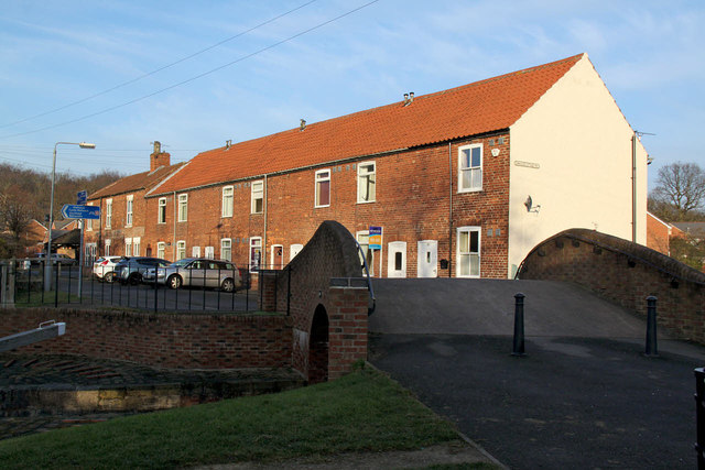 Cottages at Haggonfields Lock