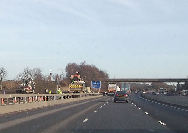 M1 approaching overbridge north of Junction 29a