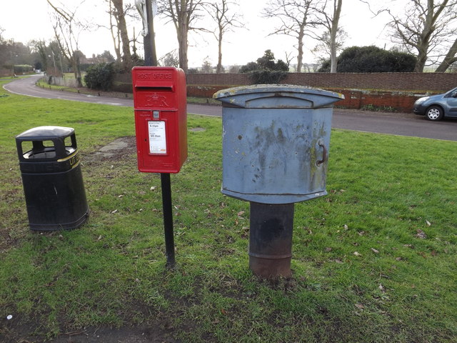 Victoria Road Postbox & Royal Mail Dump Box