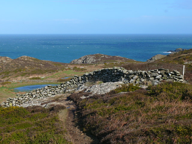 Llwybr Arfordir Sir Benfro / Pembrokeshire Coast Path