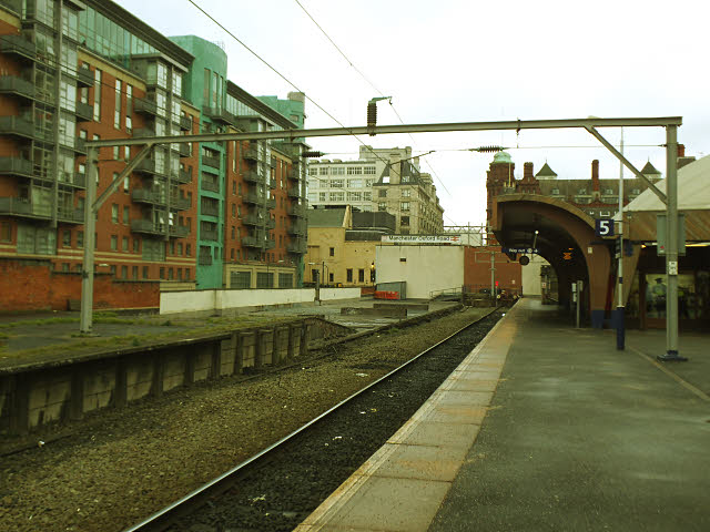 Oxford Road station: platform 5
