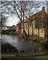 Dullingham: houses by Church Pond