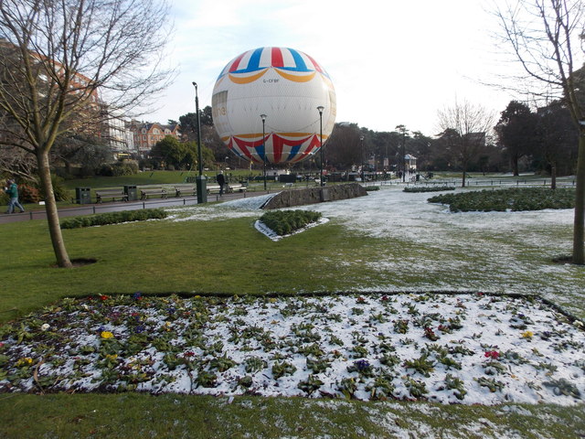 Bournemouth: snowy flowerbeds in the Lower Gardens