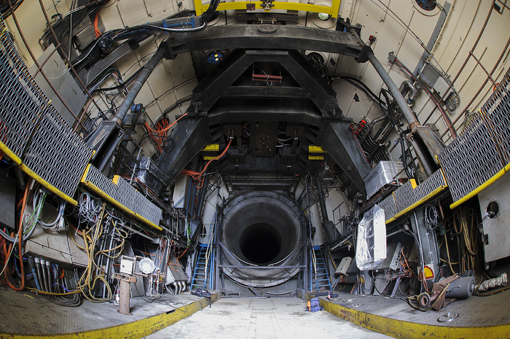 Engine chamber, Cell 3 West NGTE © Noel Jenkins :: Geograph Britain and ...