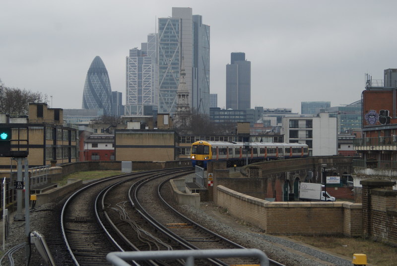 View of a London Overground train... © Robert Lamb cc-by-sa/2.0 ...