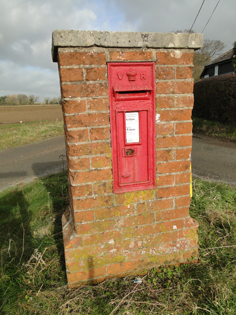 Victorian Postbox at Cross Road