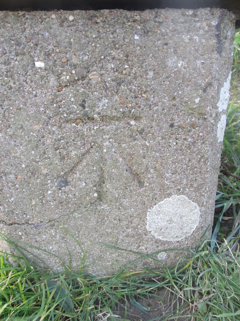 Ordnance Survey Cut Mark © Adrian Dust cc-by-sa/2.0 :: Geograph Britain ...