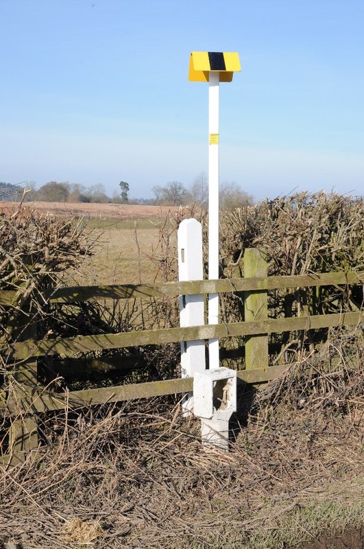 Gas pipeline marker © Philip Halling cc-by-sa/2.0 :: Geograph Britain ...