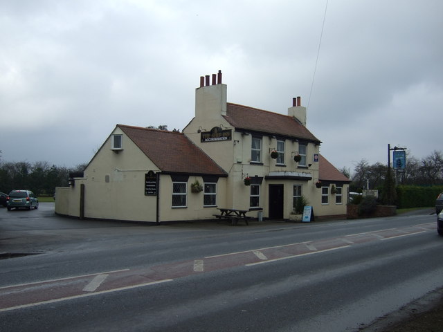 The Ship Inn, Dunswell © JThomas cc-by-sa/2.0 :: Geograph Britain and ...