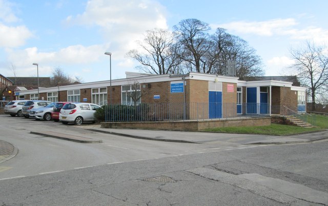 Seacroft Health Centre - Seacroft... © Betty Longbottom cc-by-sa/2.0 ...