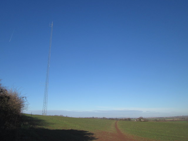 Very tall mast near Spring Wood