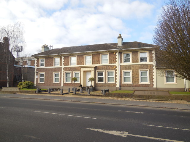 Building opposite Haywards Heath station © Paul Gillett cc-by-sa/2.0 ...