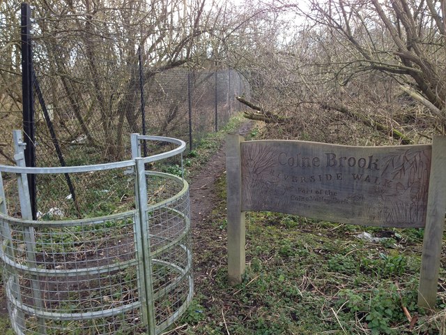Beginning of the Colne Brook Riverside Walk at the Slough Arm of the GU Canal