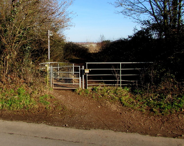 Kissing gate on the east side of... © Jaggery cc-by-sa/2.0 :: Geograph ...