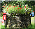 NR4863 : Postbox near Jura House by William Starkey