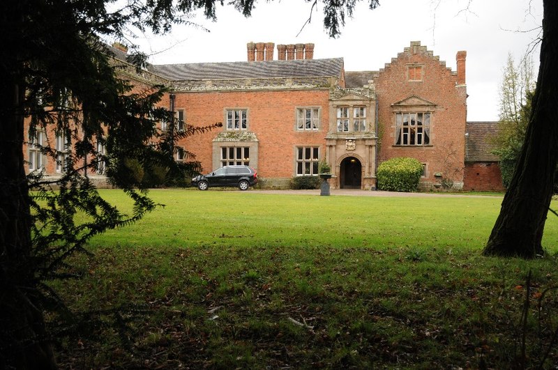 Grafton Manor © Philip Halling cc-by-sa/2.0 :: Geograph Britain and Ireland