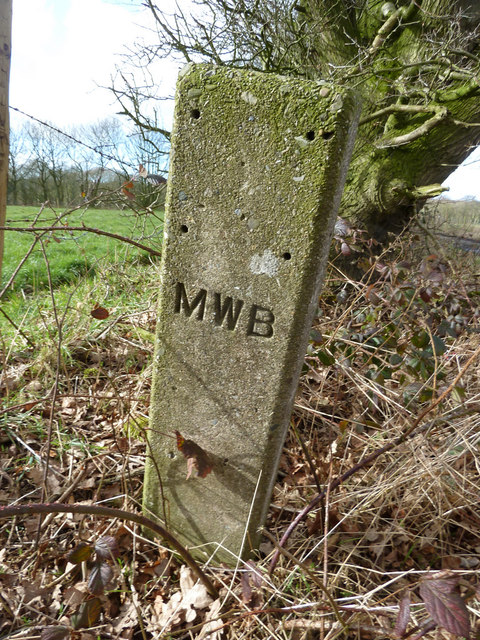 MWB marker post on footpath at Gathurst