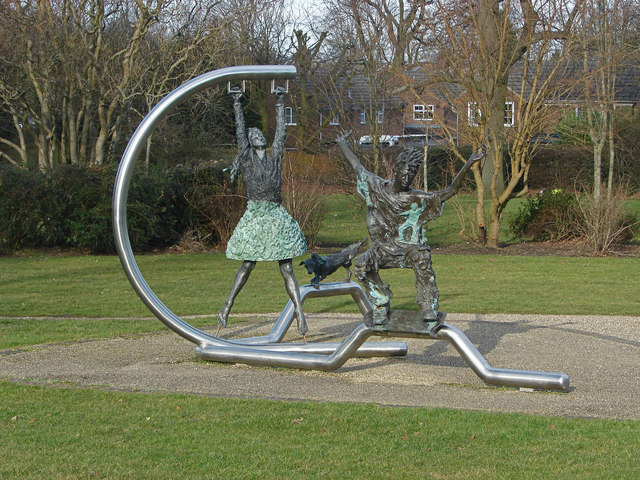 Sculpture in The Elms park