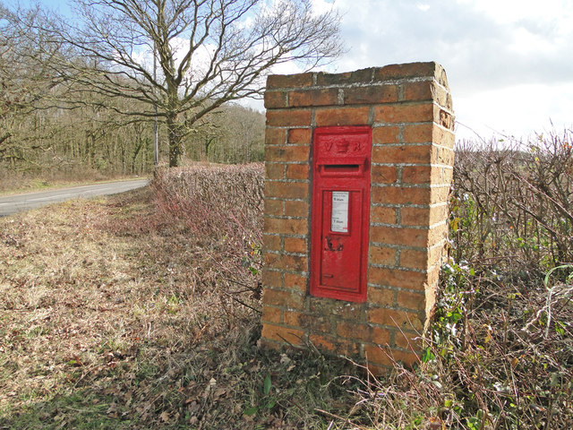 Victorian postbox in a brick pillar next to Moat Farm