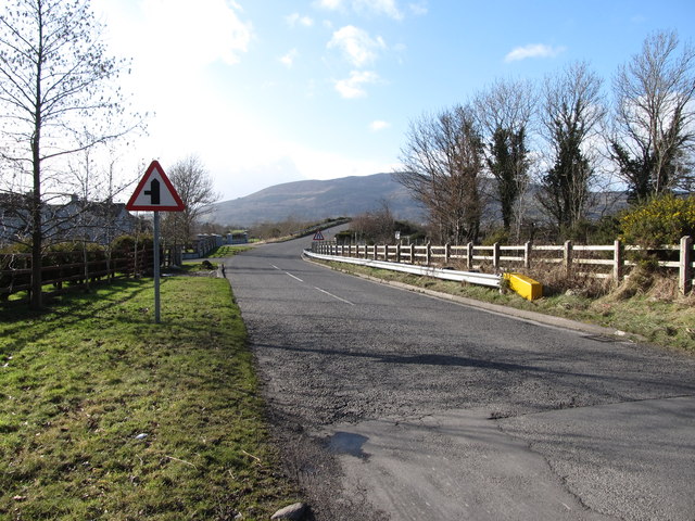 The Lower Newtown Road approaching the bridge over the A1