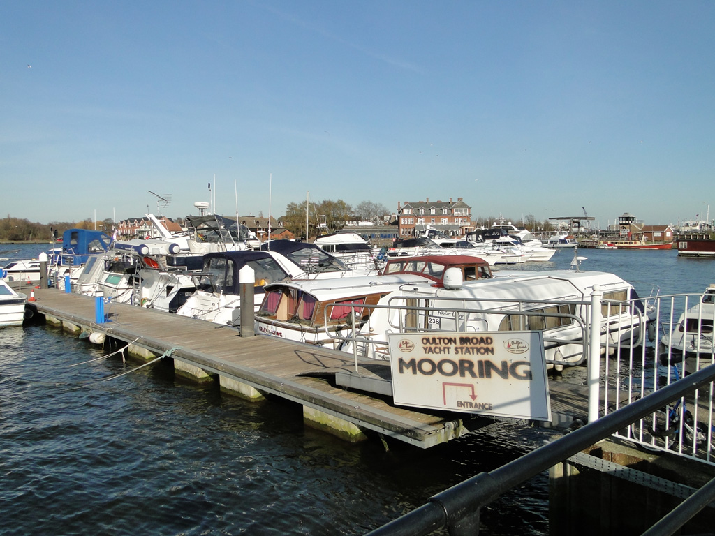 oulton broad yacht station photos