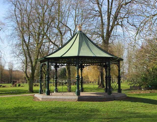 Jubilee Bandstand, Sanders Park, © P L Chadwick Cc-by-sa 2.0 