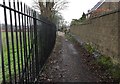 Newcastle-under-Lyme: path between Palmers Way and Palmers Green