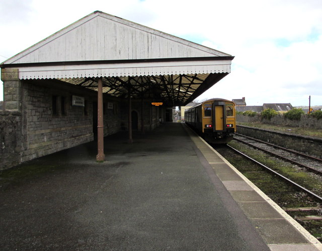 f degrees Dock Geograph © railway Pembroke :: Jaggery canopy station