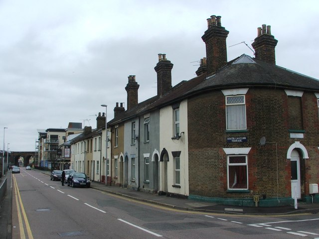 Station Road Strood Chris Whippet cc by sa 2.0 Geograph