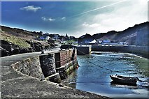 SM8132 : Porthgain Quay by Deborah Tilley