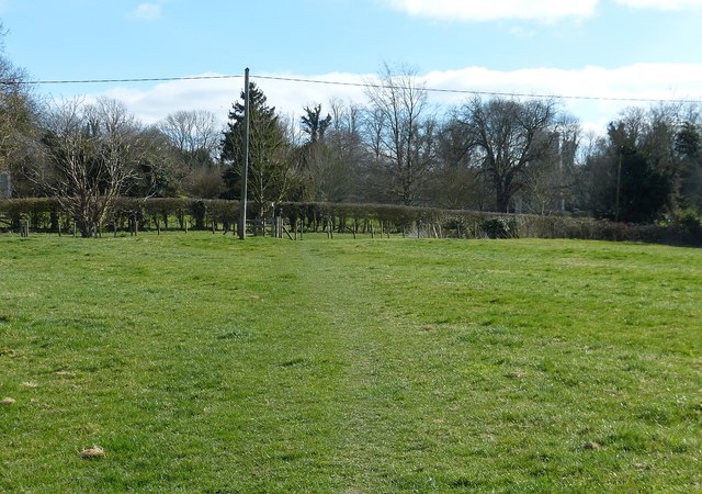 Footpath across field, Drayton Beauchamp