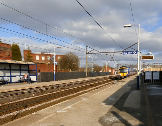 Guide Bridge Station © Gerald England cc-by-sa/2.0 :: Geograph Britain ...