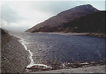 NN3477 : Loch Treig dam by Alan Reid