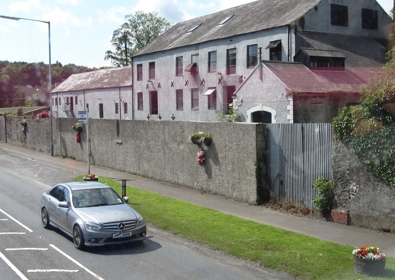 Feedwell Dog Food Plant, Annsborough © Eric Jones cc-by-sa/2.0 :: Geograph Ireland